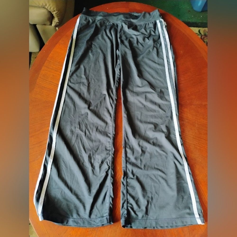 (1174) Kids Black Track Pants ny Avia - Size: Large